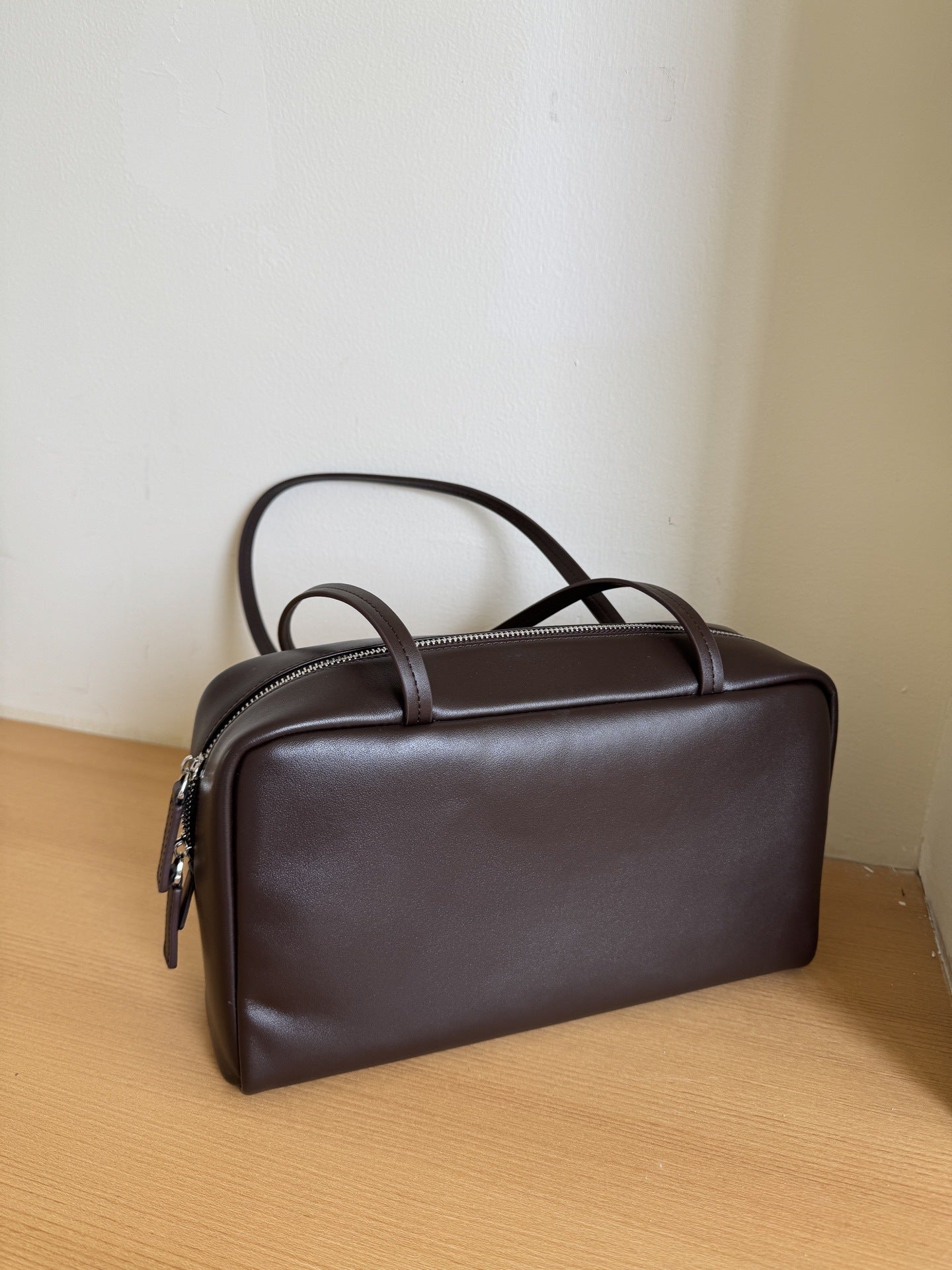 Sacoche polyvalente pour les trajets quotidiens, grande capacité, bandoulière en cuir de vachette.