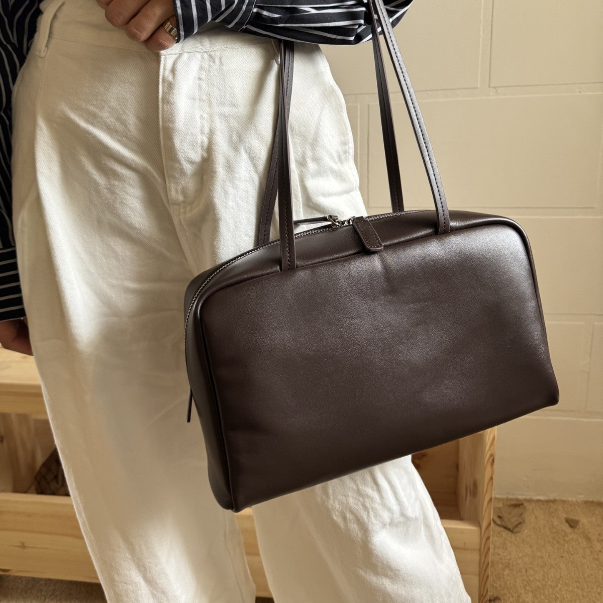 Sacoche polyvalente pour les trajets quotidiens, grande capacité, bandoulière en cuir de vachette.