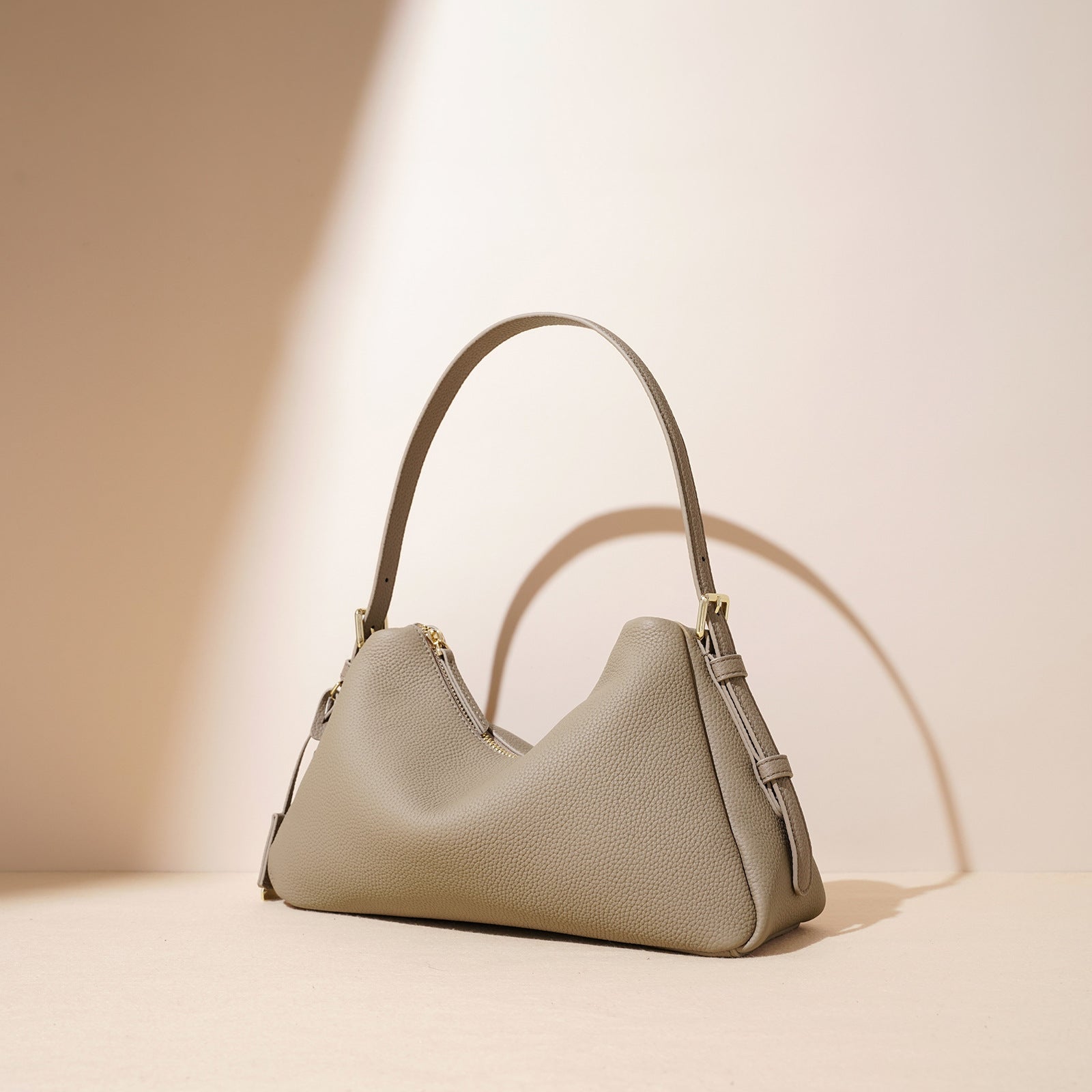 The Advanced Classic Leather Shoulder Bag