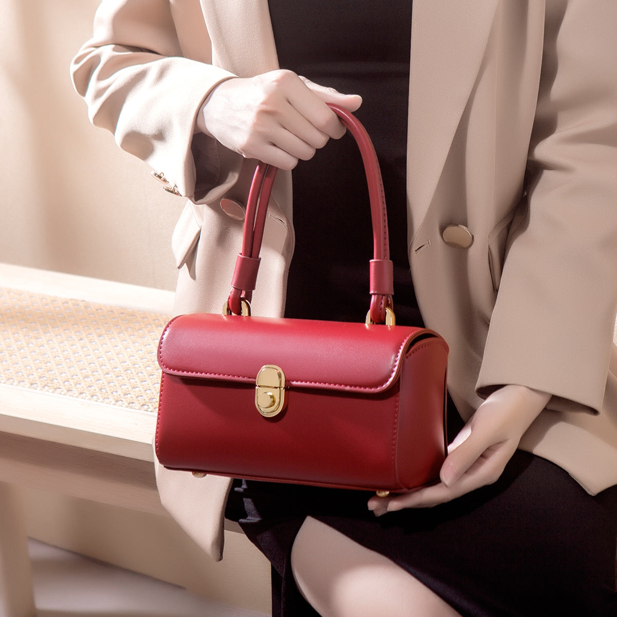 Fashionable Red Retro Handbag