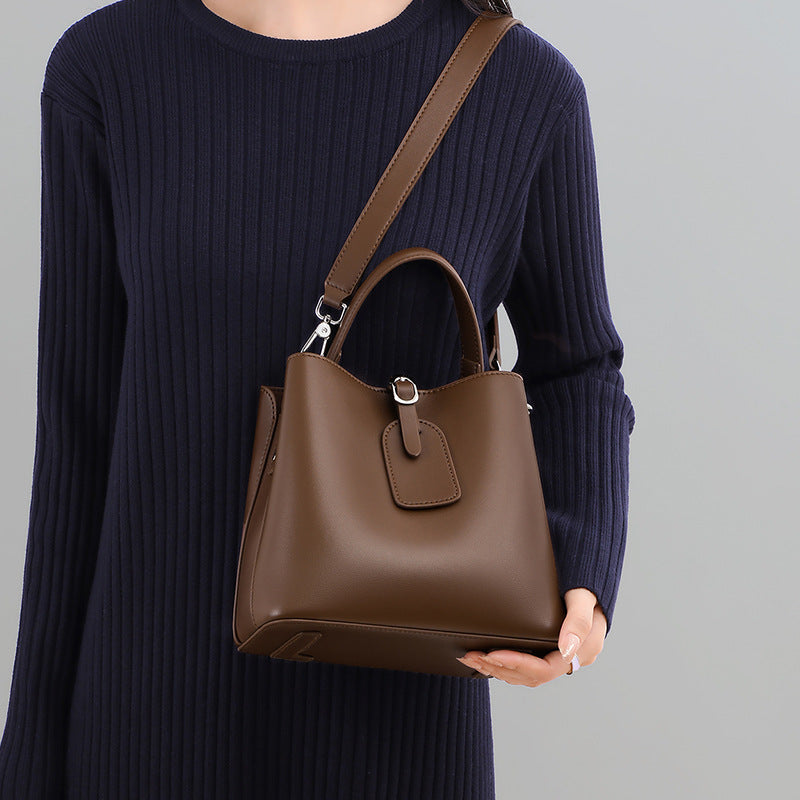 Grand sac bandoulière en cuir avec poignée seau